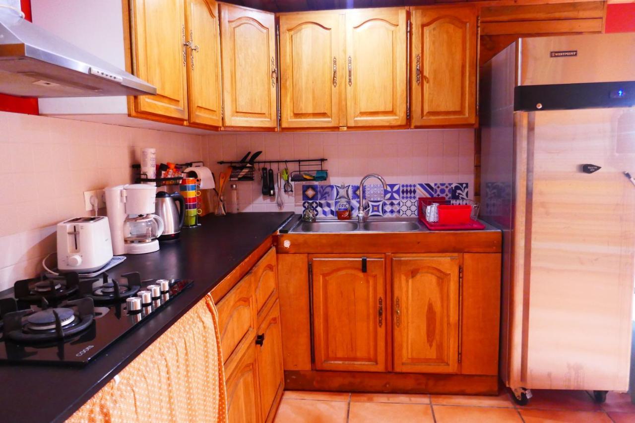 סן-פייר Les Baroudeurs Hostel מראה חיצוני תמונה