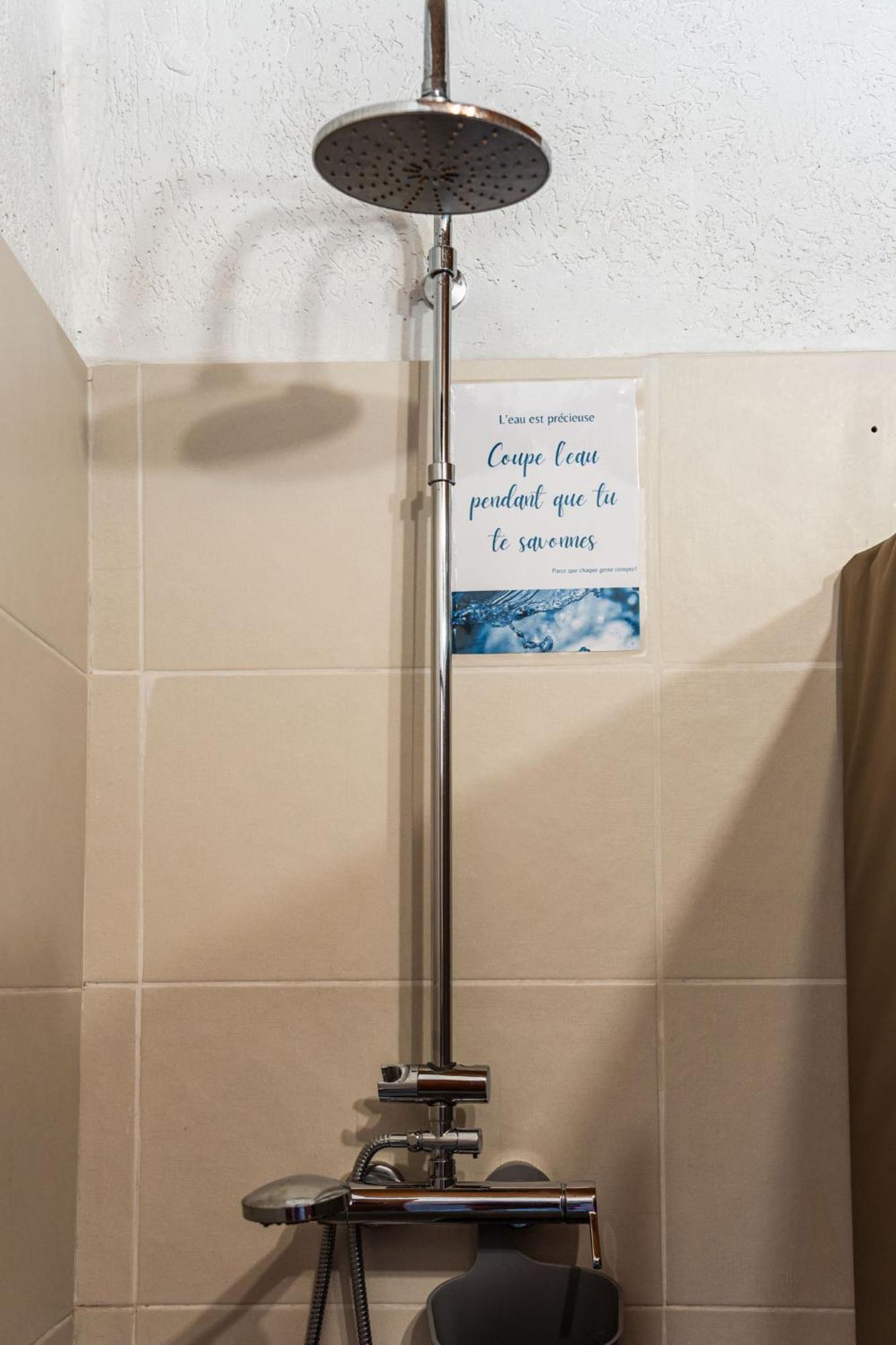 סן-פייר Les Baroudeurs Hostel מראה חיצוני תמונה