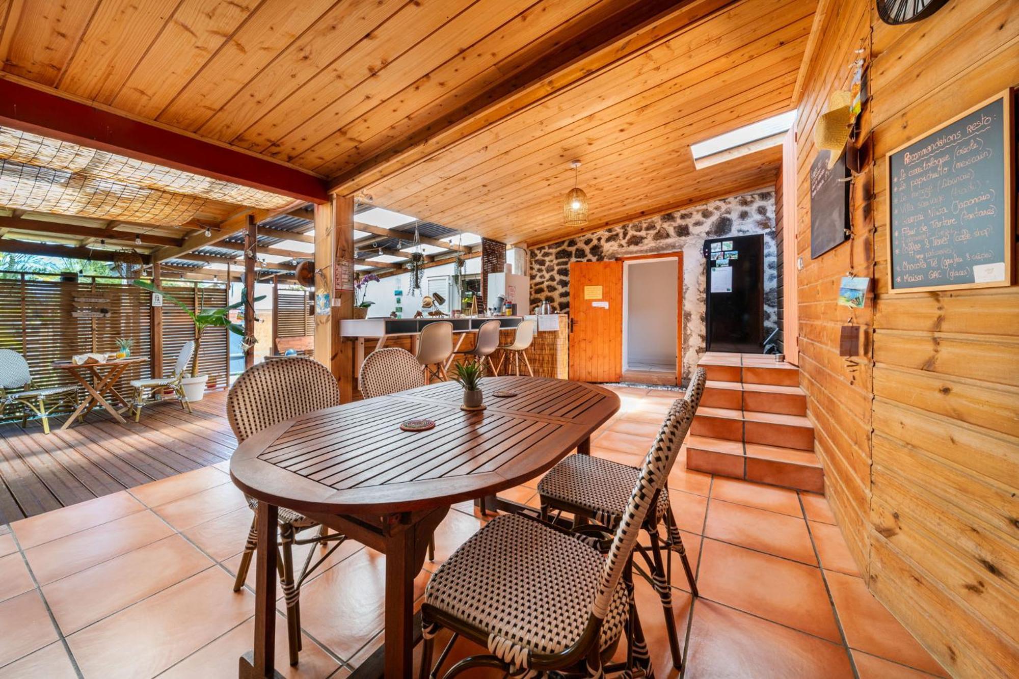 סן-פייר Les Baroudeurs Hostel מראה חיצוני תמונה